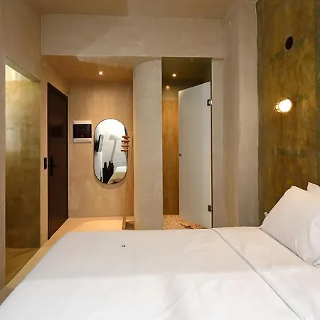 Aparthotel Paradox 4*