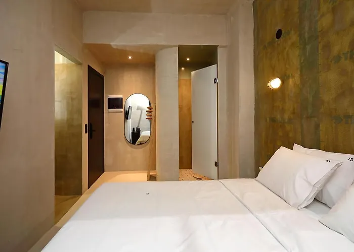 Aparthotel Paradox 4*